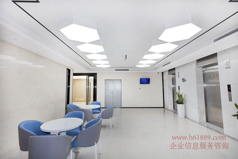 廣電文創(chuàng)中心 出租均價(jià):99元/平米/月 地鐵10號(hào)線【坂田線】冬瓜嶺地鐵站D口步行200米 電梯廳圖片